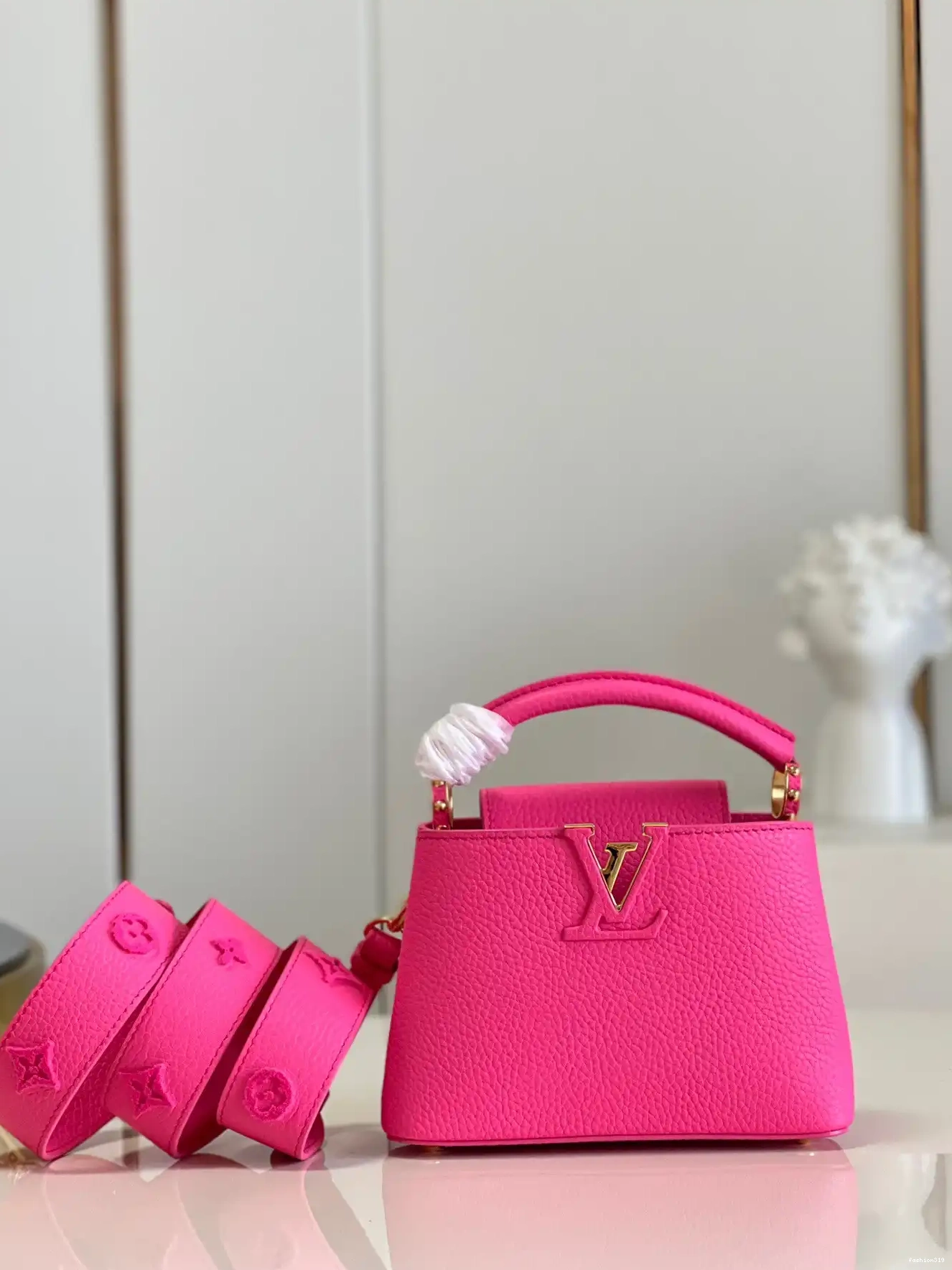 MINI LOUIS CAPUCINES VUITTON 0402